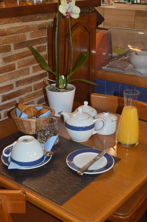 Logis Le Bretagne Hotel Sille-le-Guillaume Bagian luar foto