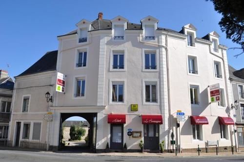 Logis Le Bretagne Hotel Sille-le-Guillaume Bagian luar foto