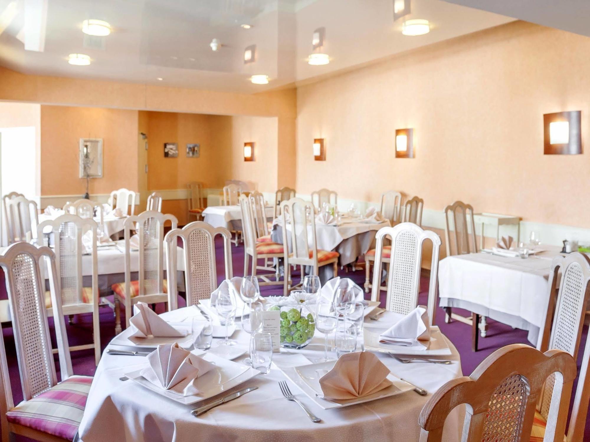 Logis Le Bretagne Hotel Sille-le-Guillaume Bagian luar foto
