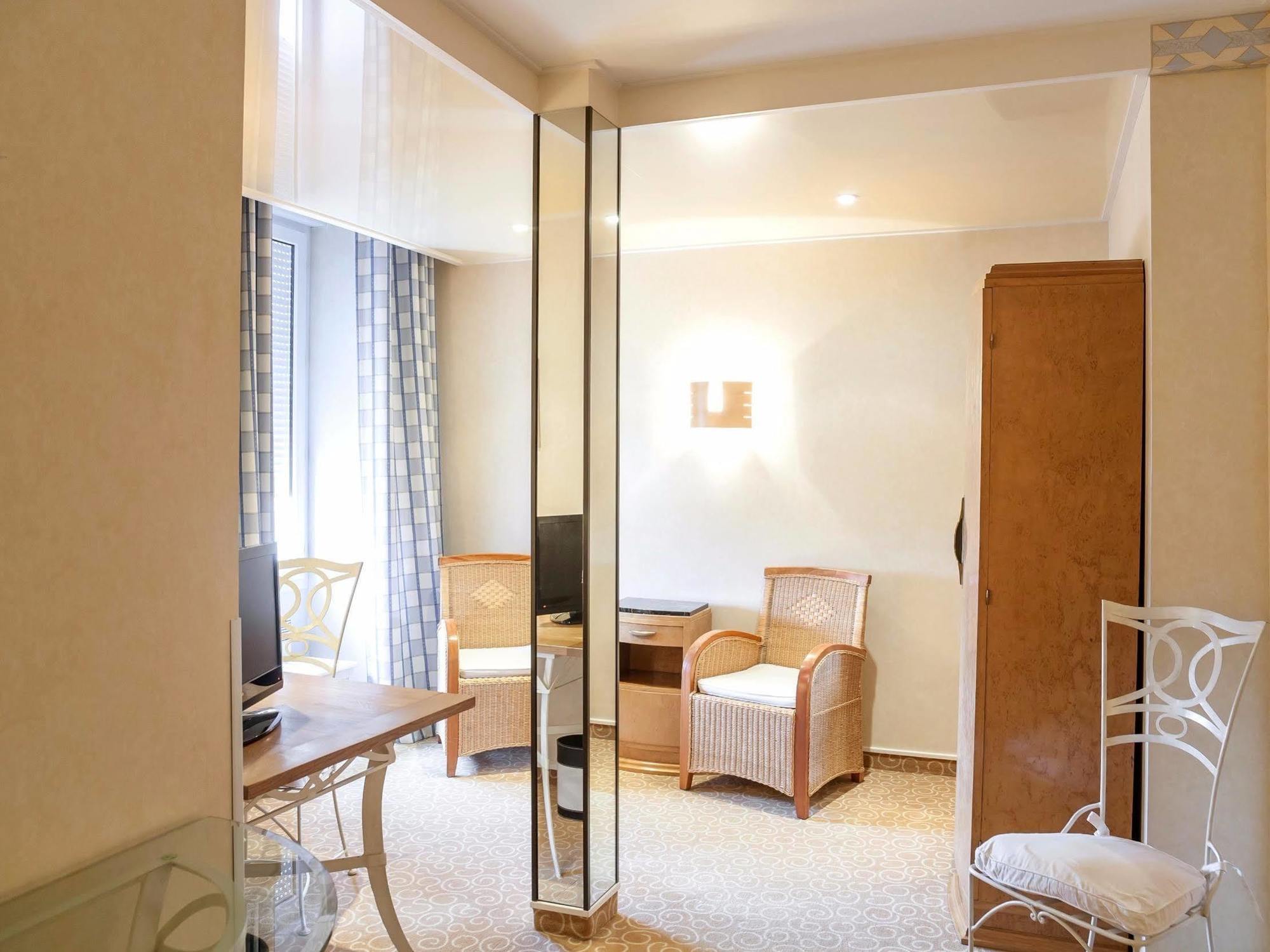 Logis Le Bretagne Hotel Sille-le-Guillaume Bagian luar foto