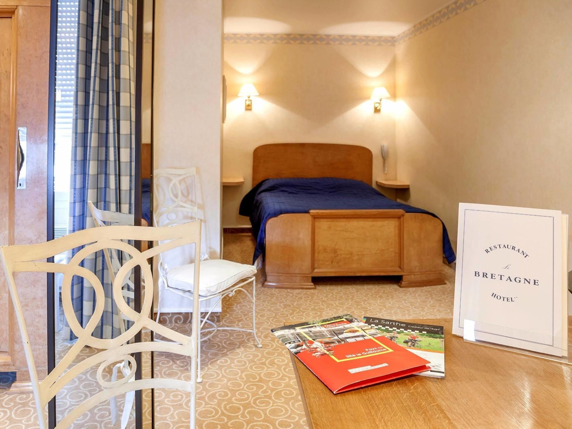 Logis Le Bretagne Hotel Sille-le-Guillaume Bagian luar foto