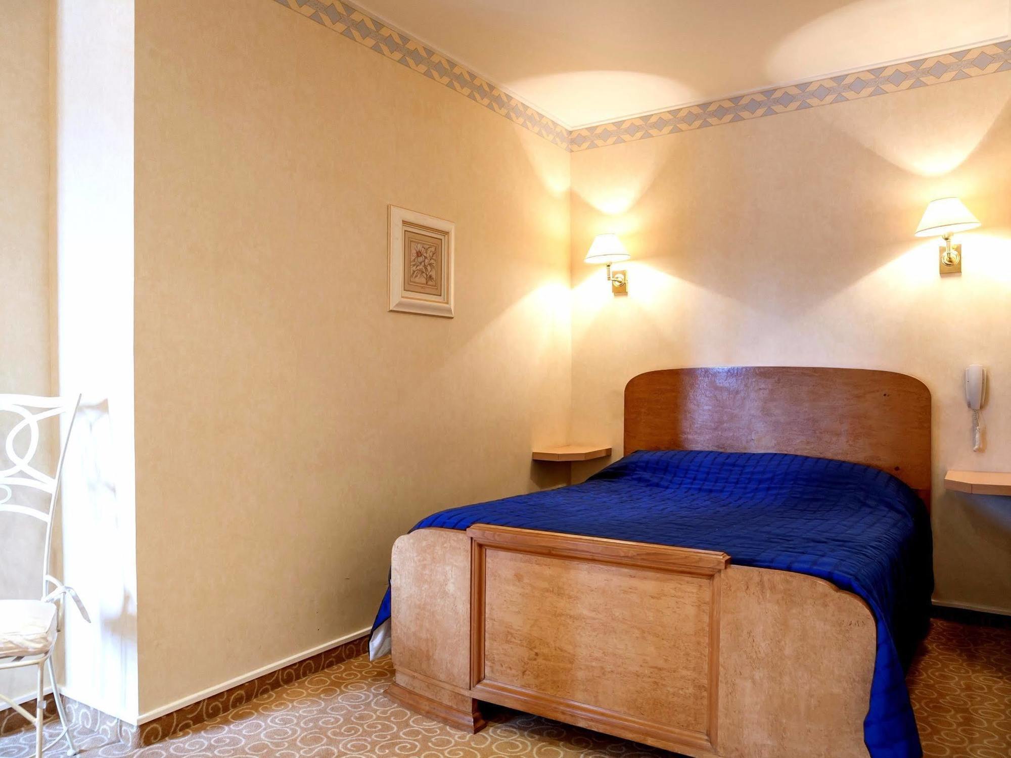 Logis Le Bretagne Hotel Sille-le-Guillaume Bagian luar foto