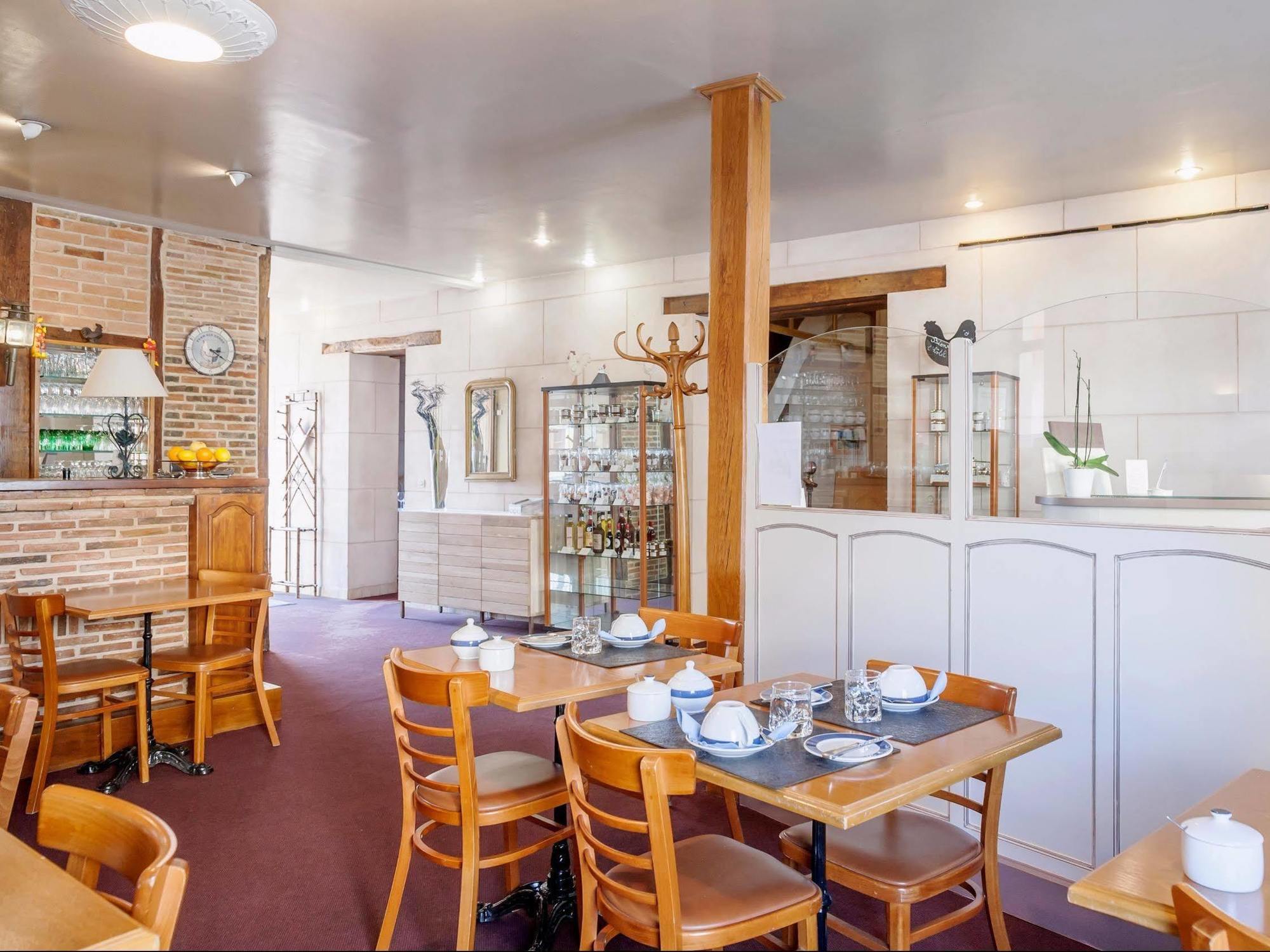 Logis Le Bretagne Hotel Sille-le-Guillaume Bagian luar foto