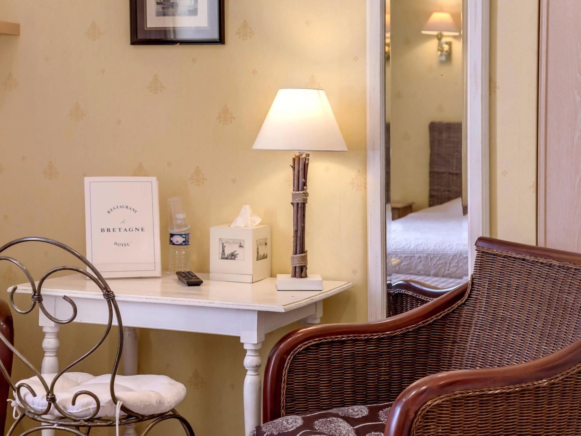 Logis Le Bretagne Hotel Sille-le-Guillaume Bagian luar foto